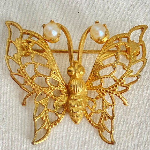 Butterfly Brooch Gold Tone Filagree With Faux Pearl Antennas - Picture 1 of 7